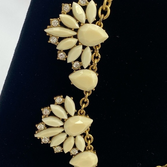 J. Crew women’s Gold Tone Off White Floral Resin Stone Statement Necklace - Picture 6 of 8